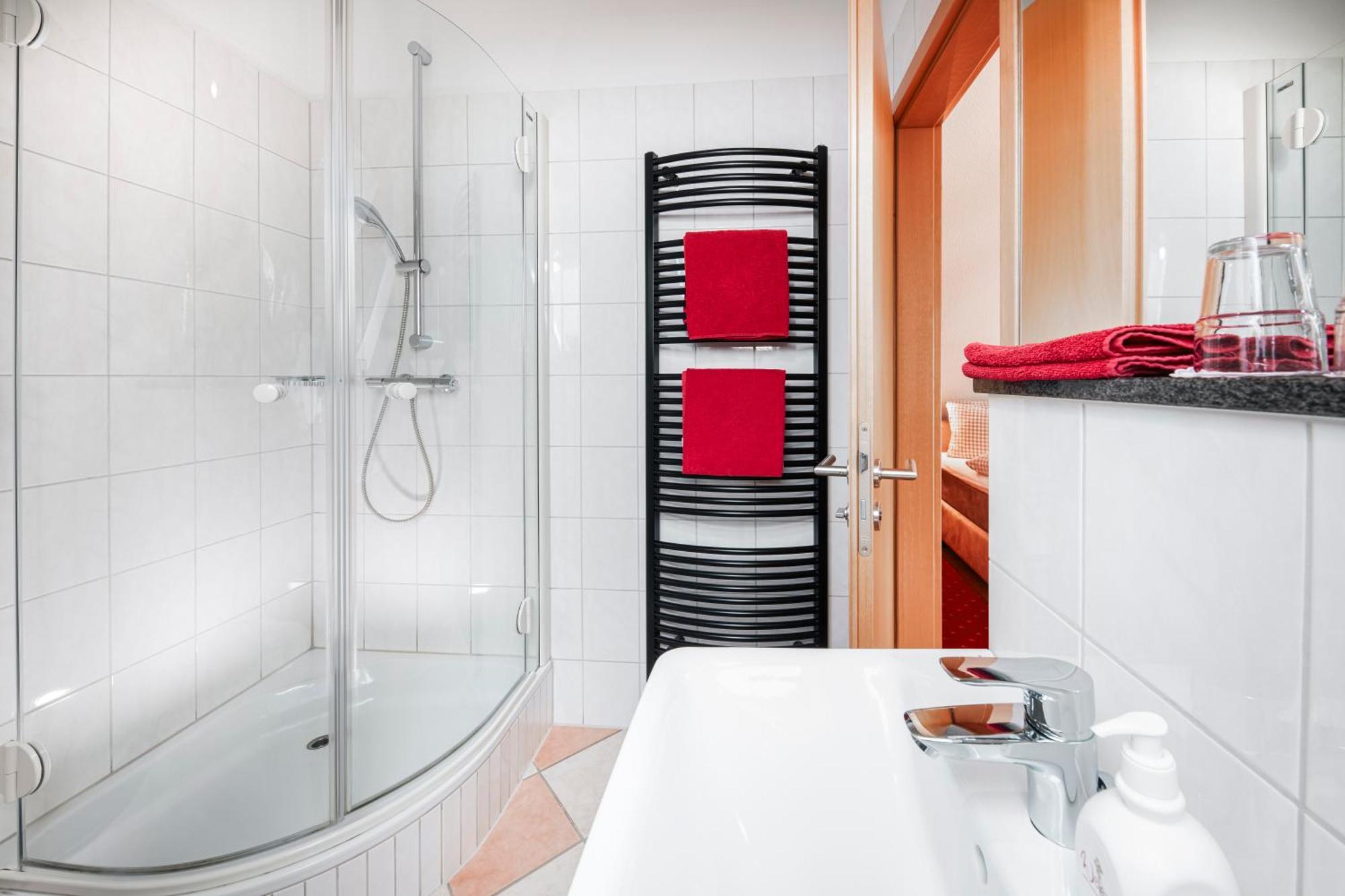 Hotel Garni Dorfkammer Олсберг Екстериор снимка