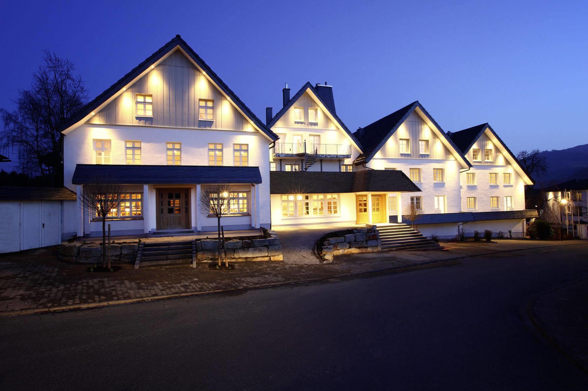 Hotel Garni Dorfkammer Олсберг Екстериор снимка