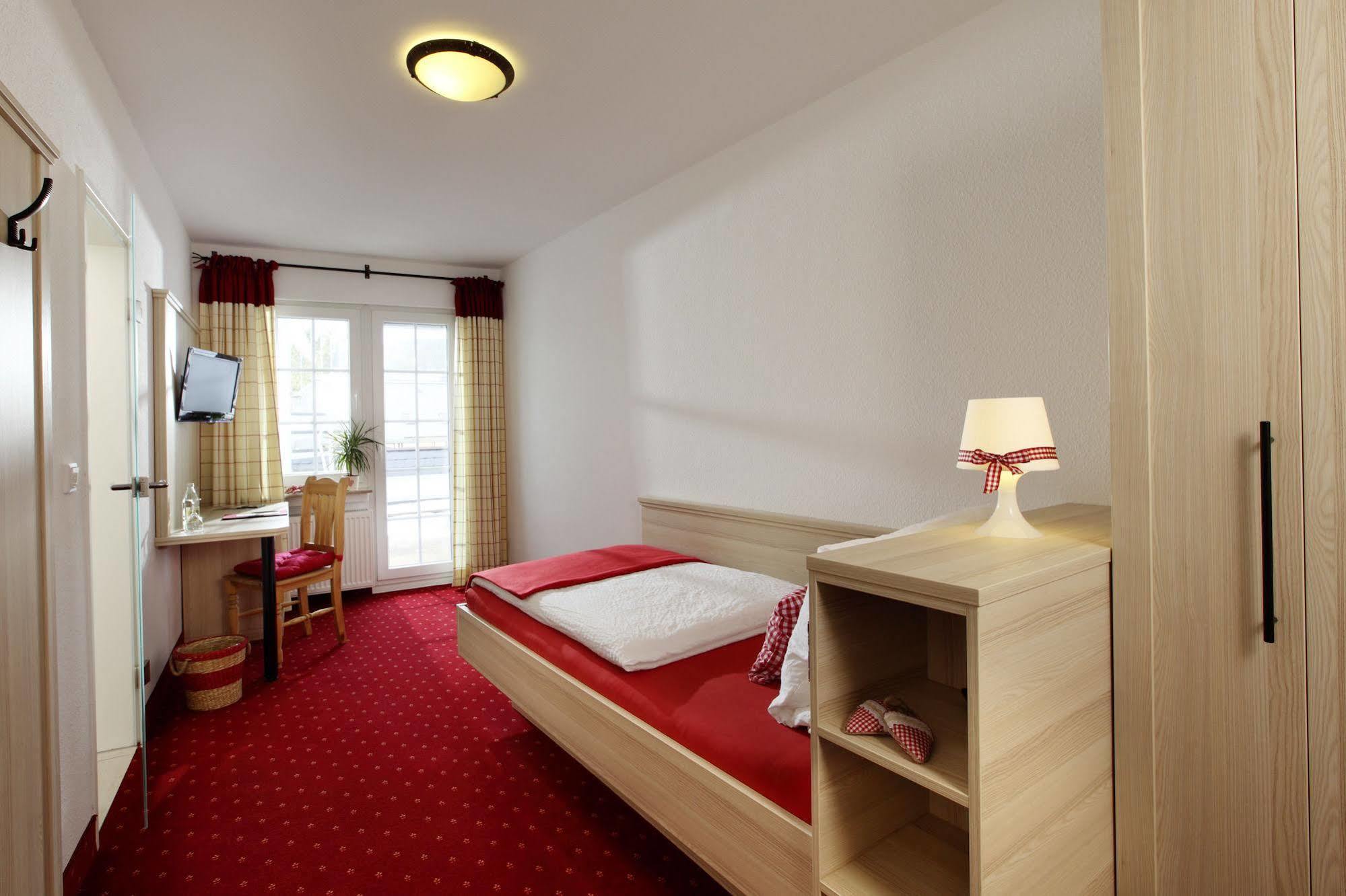 Hotel Garni Dorfkammer Олсберг Екстериор снимка